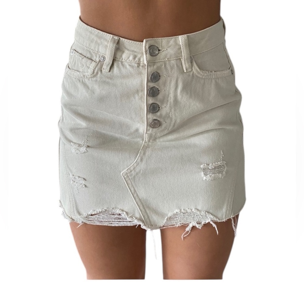 We the Free People White Denim
Distressed Button Fly Raw Hem Skirt
Size 26 used